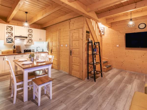 Chaty Skwirutowe Wzgórze - Domki Całoroczne 