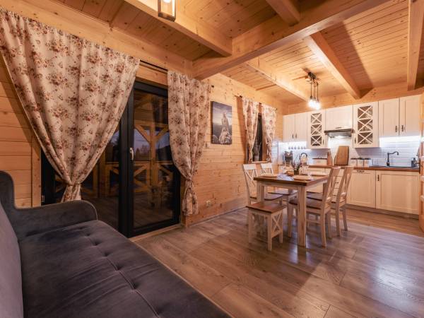 Chaty Skwirutowe Wzgórze - Domki Całoroczne 