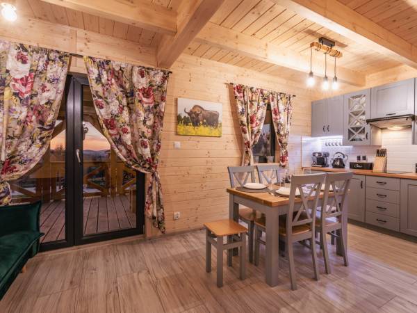 Chaty Skwirutowe Wzgórze - Domki Całoroczne 