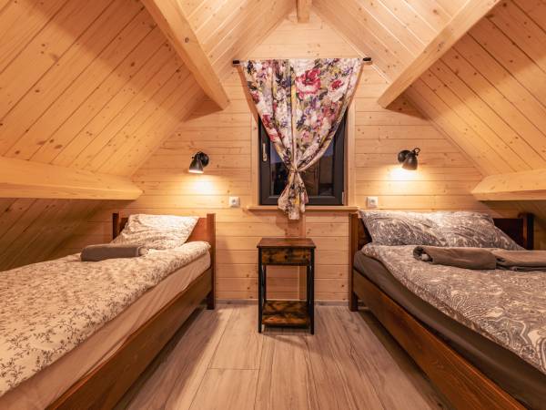 Chaty Skwirutowe Wzgórze - Domki Całoroczne 