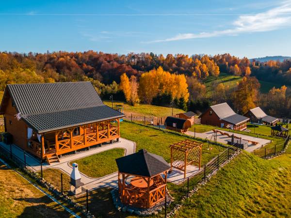 Chaty Skwirutowe Wzgórze - Domki Całoroczne 