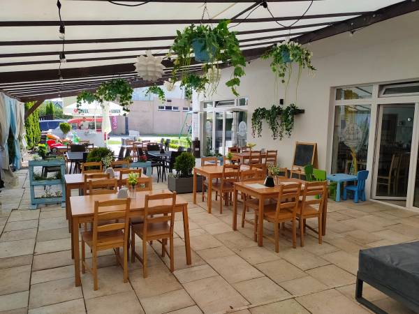 Nasza restauracja zdała od zgiełku w ciszy i spokoju