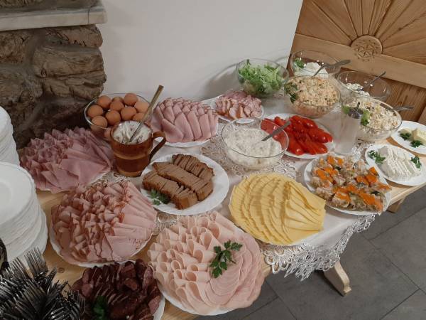 śniadanie w formie bufetu