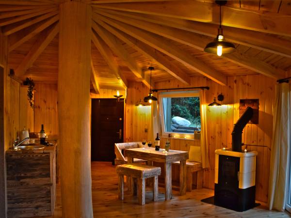 Baśniowe Chaty Hobbitów w Ośrodku Jeździeckim Skręt