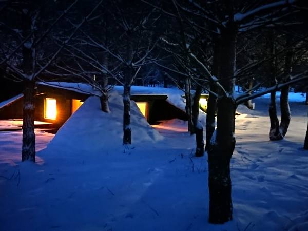 Baśniowe Chaty Hobbitów w Ośrodku Jeździeckim Skręt