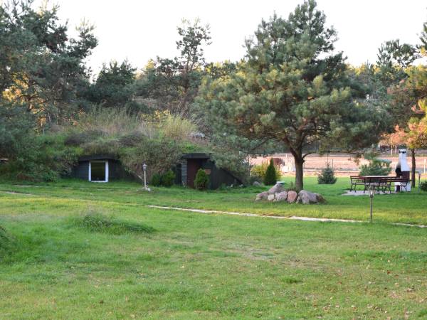 Baśniowe Chaty Hobbitów w Ośrodku Jeździeckim Skręt