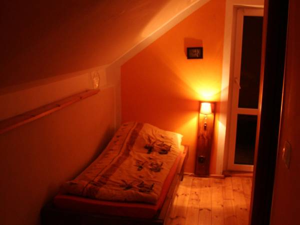 Baśniowe Chaty Hobbitów w Ośrodku Jeździeckim Skręt