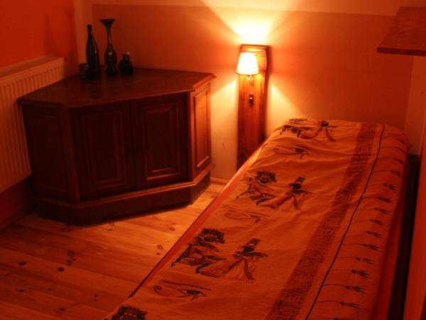 Baśniowe Chaty Hobbitów w Ośrodku Jeździeckim Skręt