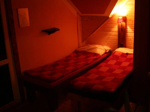 Baśniowe Chaty Hobbitów w Ośrodku Jeździeckim Skręt