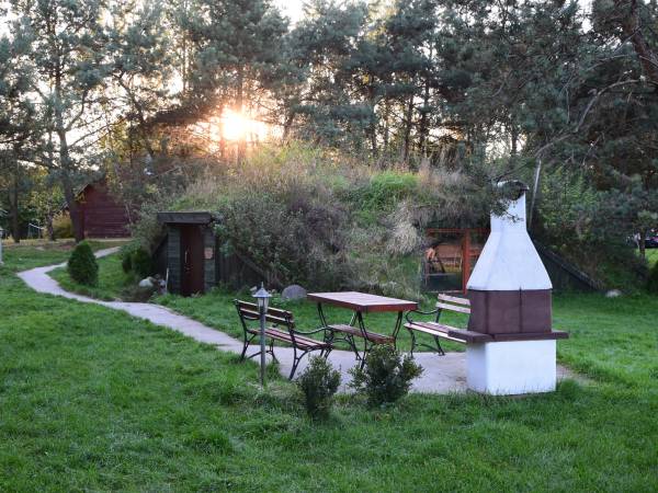 Baśniowe Chaty Hobbitów w Ośrodku Jeździeckim Skręt