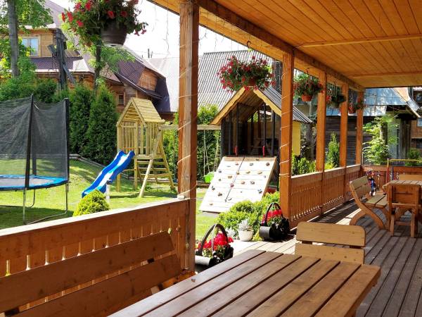 weranda z widokiem na góry 