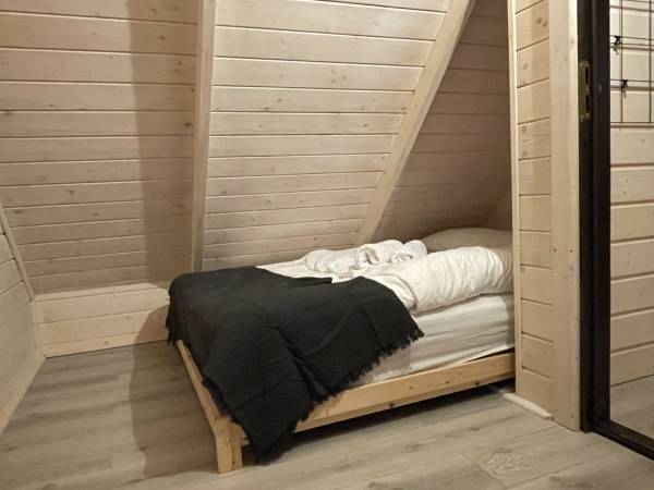 Mały domek sypialnia 2