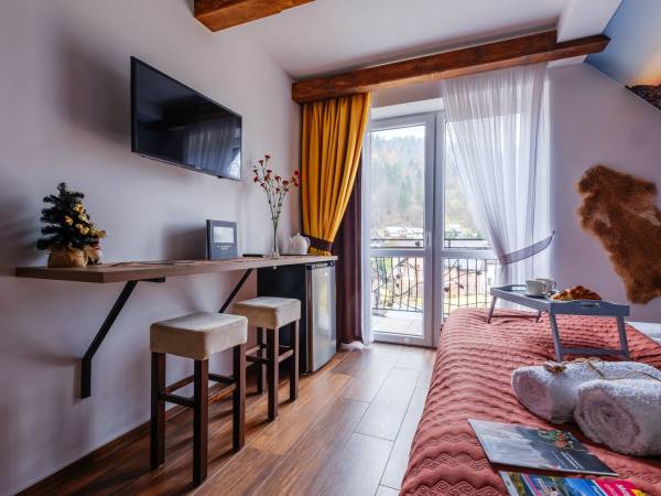 Pokój Dwuosobowy z 1 lub 2 łózkami z łazienką i balkonem