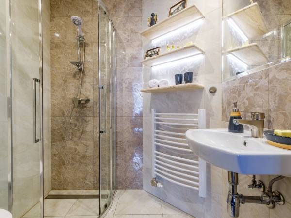 Łazienka z prysznicem