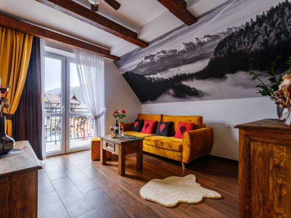 Apartament Czteroosobowy z 1 lub 2 łóżkami z sofą, łazienką i balkonem