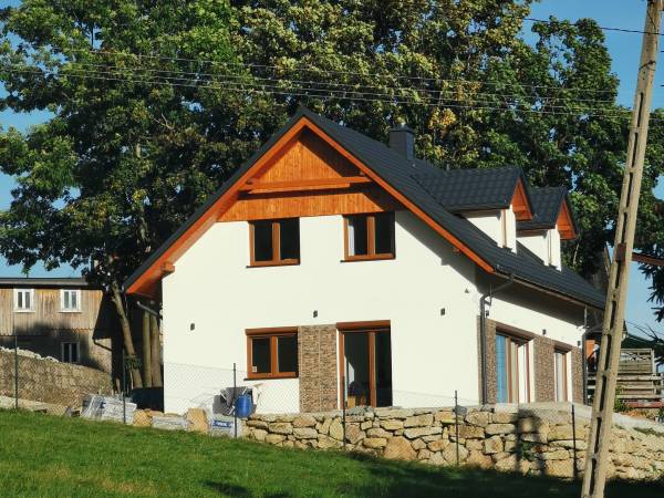 Biały Domek, widok od strony ulicy Kolejowej