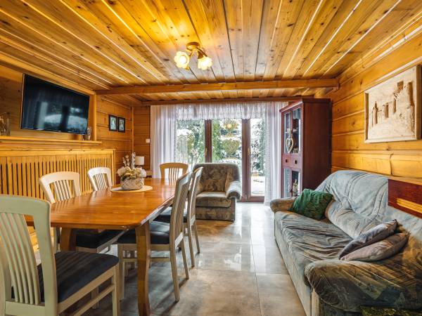 sala w białym budynku 