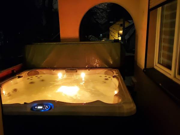 JAKUZZI NA WYŁĄCZNOŚĆ NA TARASIE W WILLI