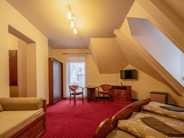 Pokój 4 osobowy z balkonem i widokiem na Śnieżkę