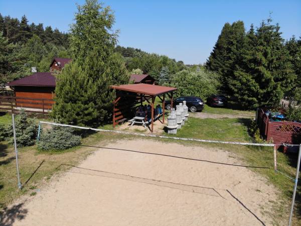 boisko do siatkówki i wiata grillowa