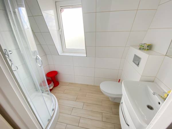 łazienka w pokoju 2 os.