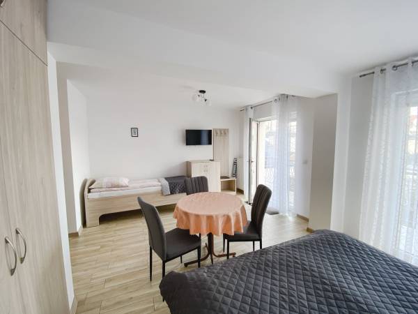 Nr 2P,3 osobowy z aneksem na I piętrze