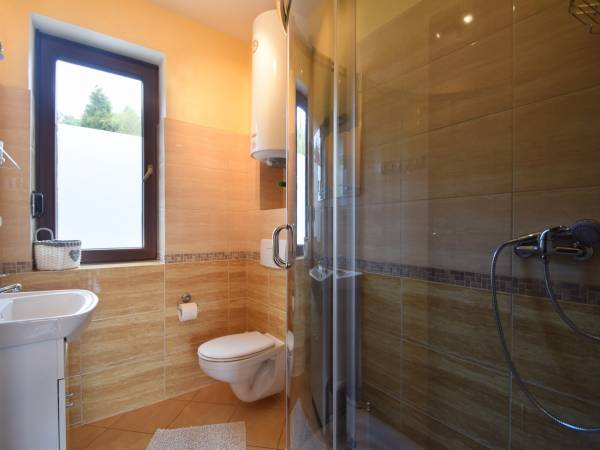 Łazienka w apartamencie na parterze