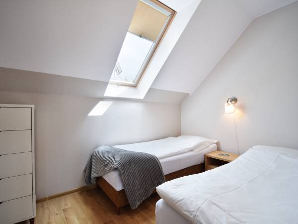 Sypialnia w apartamencie na piętrze