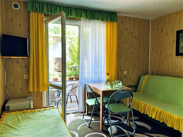 Pokój 3-os. nr 3 z łazienką (parter)