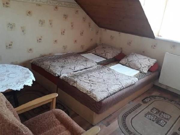 Pokój 2-osobowy na poddaszu.