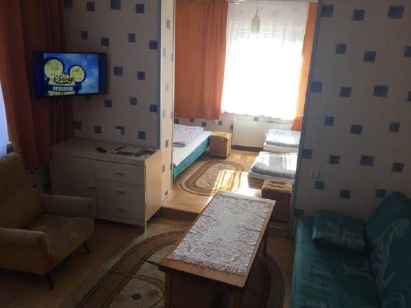 Pokój 4-osobowy w budynku głównym.