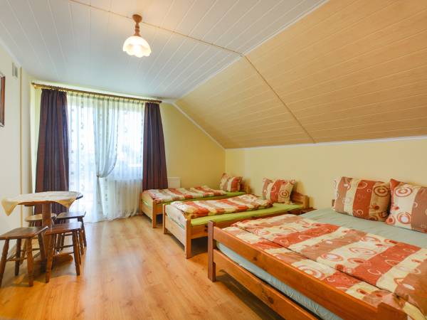 Pokój 4 osobowy z łazienką, balkonem