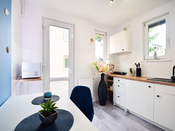 Żeglarska 22 - kuchnia (pawilon)