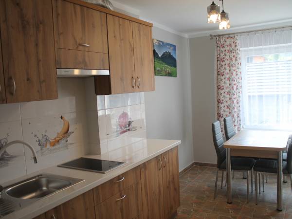 Apartament 5 osobowy - kuchnia z aneksem kuchennym