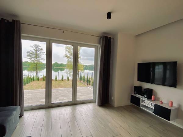 Dom w Kretowinach nad jeziorem Narie