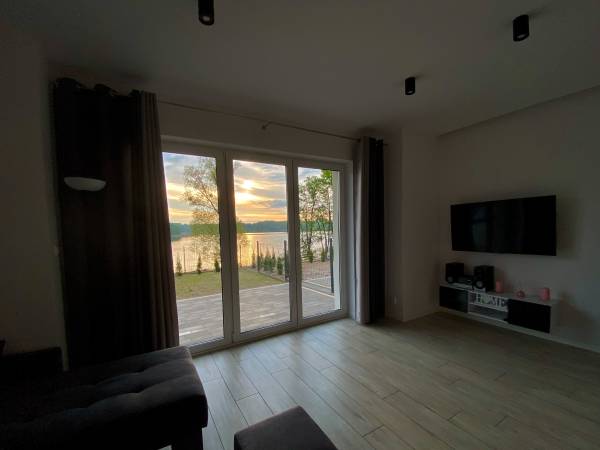 Dom w Kretowinach nad jeziorem Narie