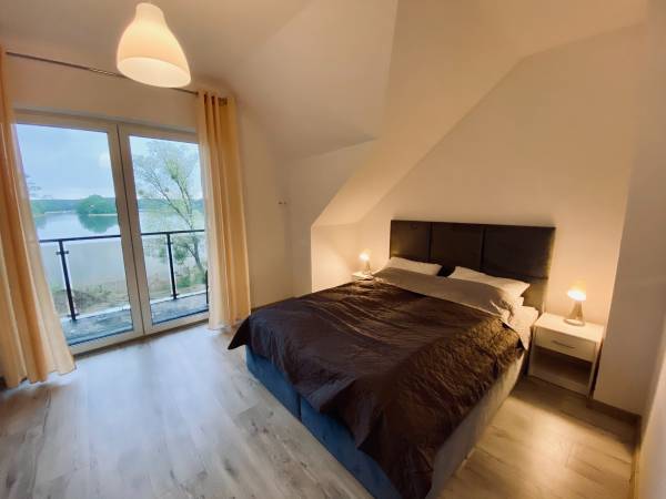 Dom w Kretowinach nad jeziorem Narie