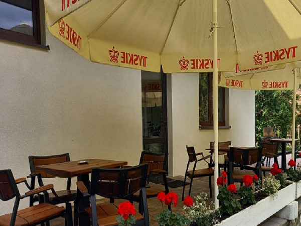 Nowy budynek nad jeziorem