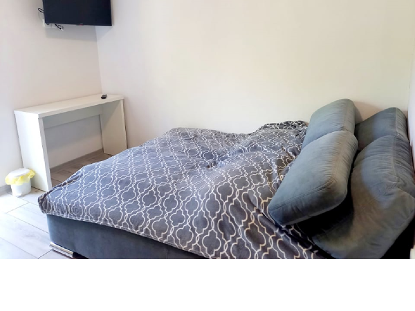 Pokoje w nowym budynku nad jeziorem