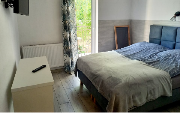 Pokoje w nowym budynku nad jeziorem