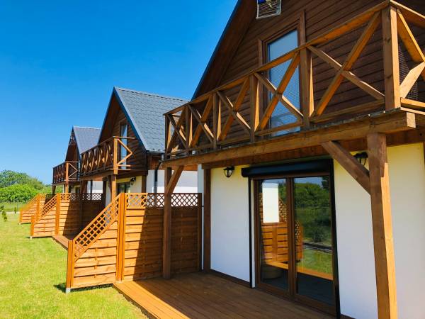 Trzy domki od strony tarasu 2021