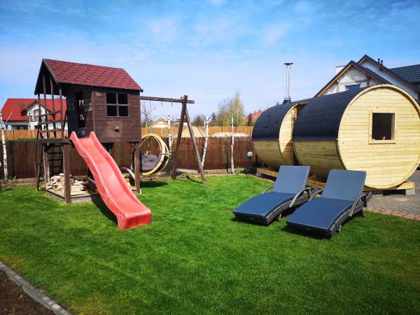 Plac zabaw oraz sauna Ogrodowa.