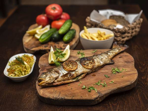 Danie popisowe - Pstrąg wędzony z własnej wędzarni