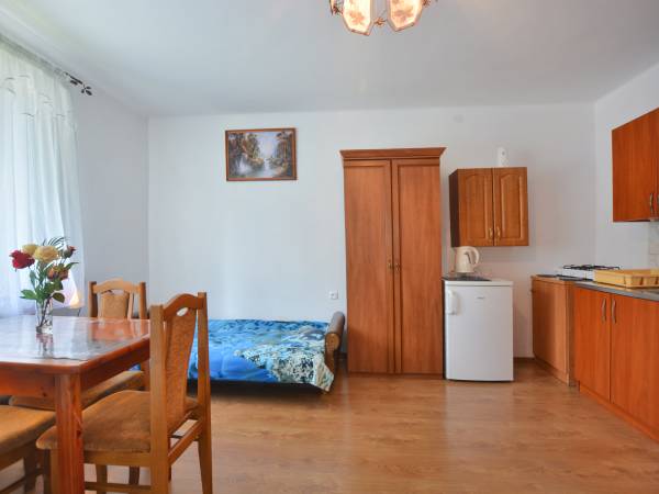 Pokój 4 os z aneksem kuchennym łazienką parter domu osobne niezależne wejście