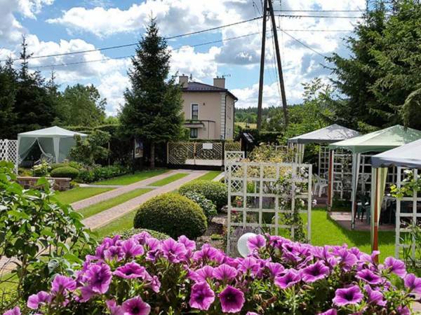 Dom Gościnny AGA w pobliżu jeziora i lasu