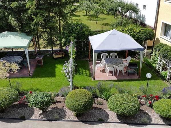 Dom Gościnny AGA w pobliżu jeziora i lasu