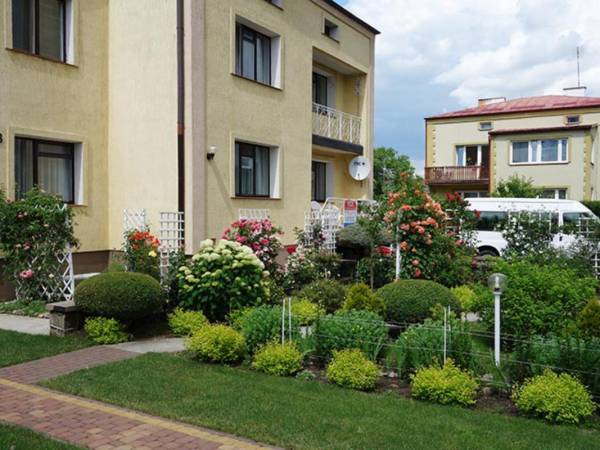 Dom Gościnny AGA w pobliżu jeziora i lasu