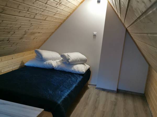 (8) pokój 5 osobowy