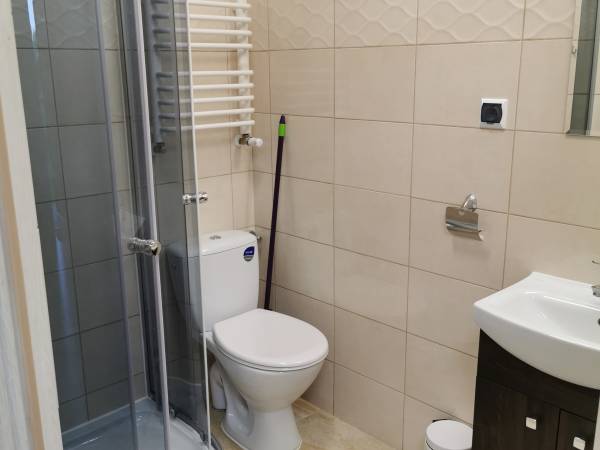 (7) pokój 6 osobowy