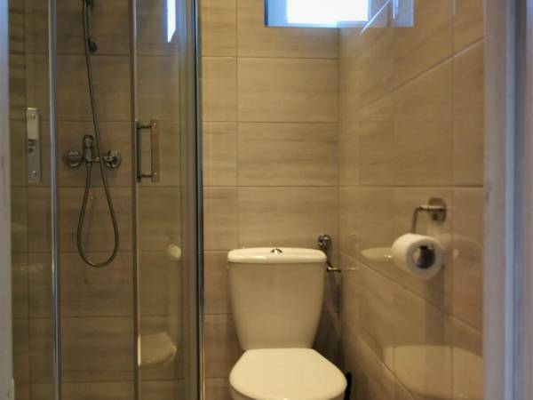 I piętro łazienka pokoju 3 osob.